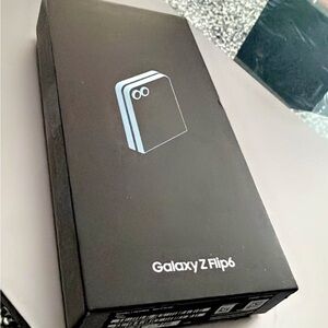 Samsung Galaxy Z Flip6 Box - Black